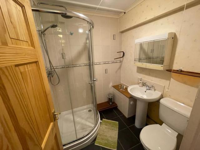 West End Hidden Gem - Modern 2-Bedroom Apartment With Residents Patio غلاسغو المظهر الخارجي الصورة