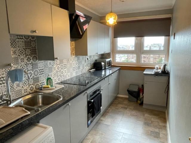 West End Hidden Gem - Modern 2-Bedroom Apartment With Residents Patio غلاسغو المظهر الخارجي الصورة
